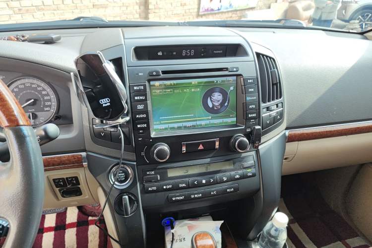 Used Toyota Land Cruiser 2015 4.0L V6 Middle East Limited Edition Audio And AC Panel