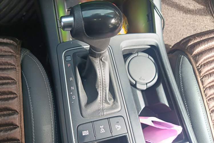 Used Kia Sorento 2016 Sorento L 2.4L Gasoline 4WD Custom Edition 7 Seats China IV Standard Gear Lever