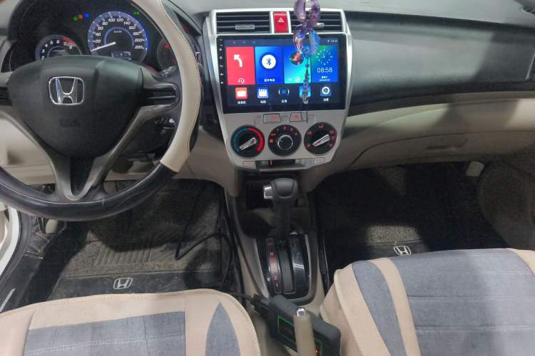 Used Honda City Classic 2012 1.5L Automatic Elite Edition Audio And AC Panel