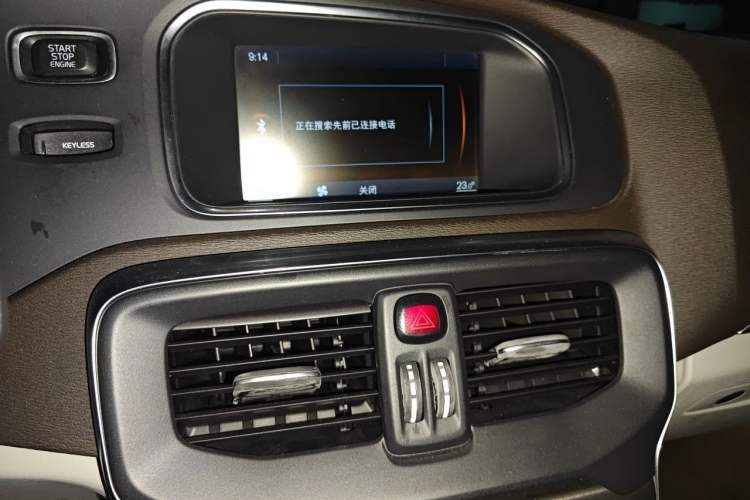 Used Volvo V40 2013 2.0T Zhiya Edition
