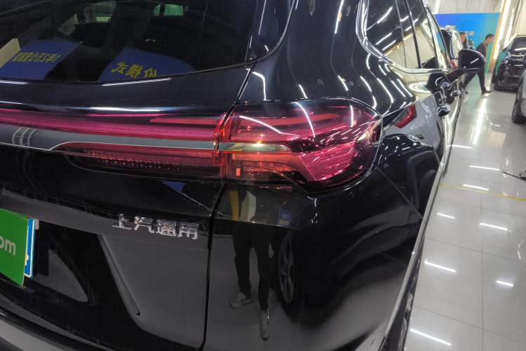 Used Buick Envision 2025 Encore Plus 28T Two-Wheel-Drive Platinum Edition
