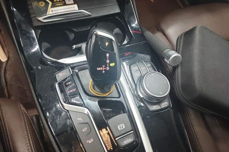 Used BMW X3 2021 xDrive30i Luxury Model with M Sport Package Gear Lever