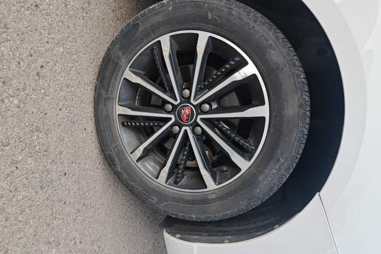 Used Roewe i5 2020 1.5L Automatic 4G Connect Luxury Flagship Edition Right Front Wheel Hub