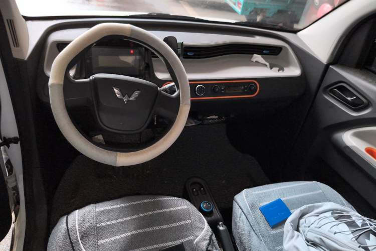 Used Wuling Hongguang MINIEV 2021 Macaron Fashion Edition Lithium-Ion Battery Center Console