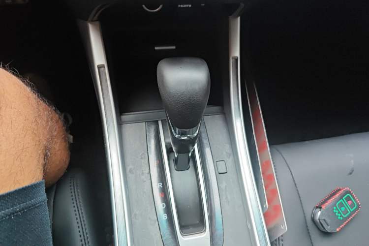 Used Honda Jade 2016 1.8L Automatic Comfort Elite Version 5 Seats Gear Lever