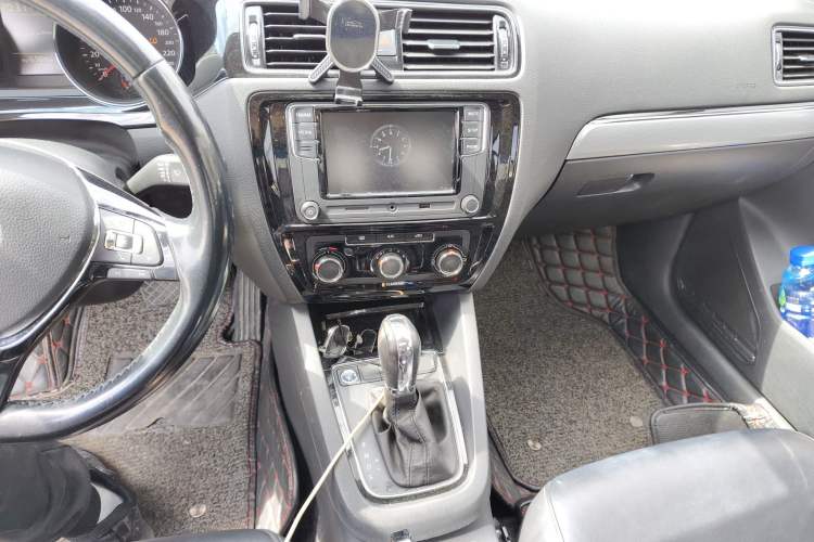 Used Volkswagen Sagitar 2017 230TSI Automatic Comfort Version
