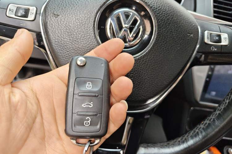 Used Volkswagen Lavida 2017 1.6L Manual Comfort Edition Vehicle Key