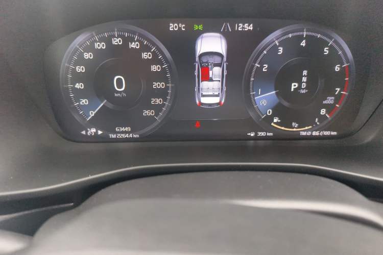 Used Volvo XC40 2021 T4 Four-Wheel Drive Smart Luxury Edition Odometer Close Up