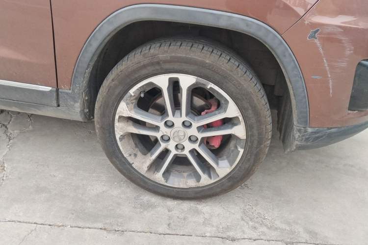 Used BAIC Senova X35 2016 1.5L Automatic Luxury Edition Right Front Wheel Hub