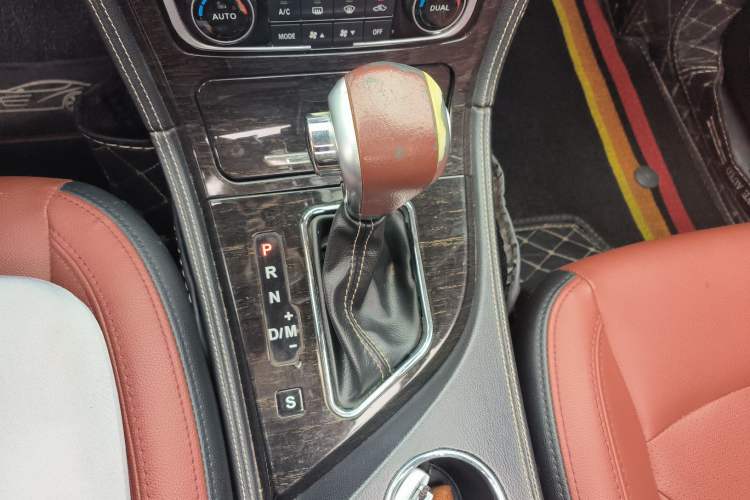 Used Zotye T600 2015 2.0T DCT Prestige Edition Gear Lever