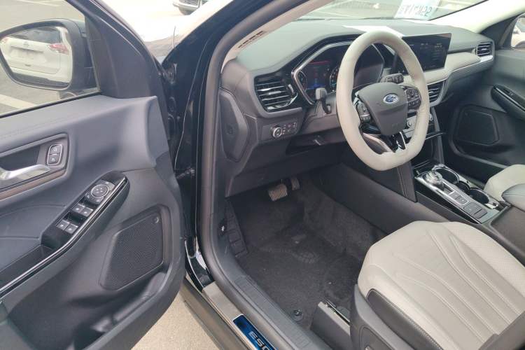 Used Ford Escape 2020 EcoBoost 245 Two-Wheel-Drive Titanium Edition