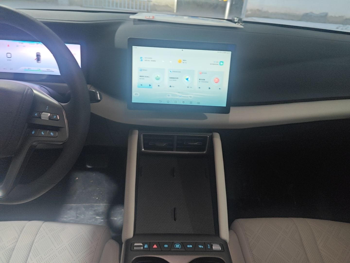 BYD Yuan UP 2025 Model 301KM Leading Version — снимка 15