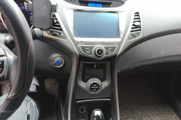 Used Hyundai Elantra (5th Generation / Langdong) 2013 1.6L Automatic Luxury Model Audio And AC Panel