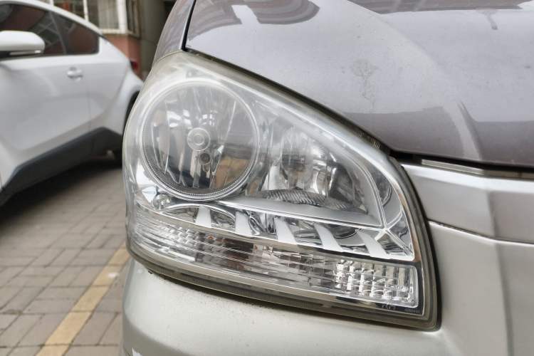 Used BAIC Weiwang 306 2014 1.2L Value Edition Van Basic Type 5 Seats A12 China IV Emission Standard
