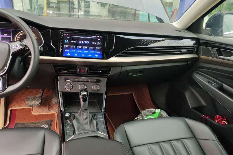 Used Volkswagen Passat 2020 Revised Version 280TSI Business Edition China VI Standard Audio And AC Panel