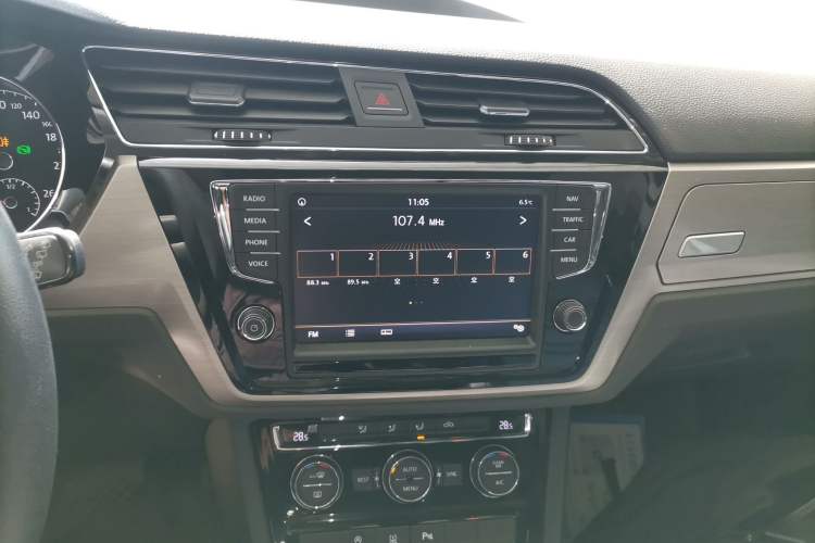 Used Volkswagen Touran 2018 Volkswagen Touran L 280TSI DSG Comfort Edition 7 Seats China V Emission Standard Audio And AC Panel