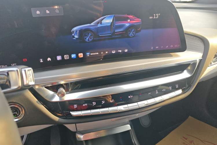 Used Cadillac LYRIQ 2022 Rear-Drive Long-Range Luxury Edition
