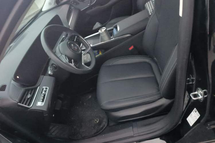 Used Buick LaCrosse 2025 28T Platinum Edition Left Front Seat