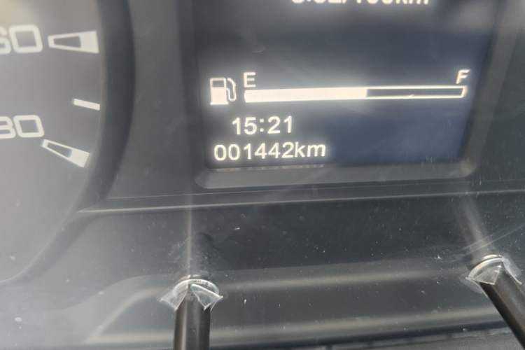 Used Iveco Daily 2023 2.5T A35M1 Short Wheelbase Low-Roof Single-Tire Side-Sliding Door 5-9 Seats
