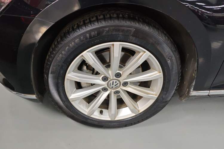 Used Volkswagen Magotan 2019 330TSI DSG Leading Model China VI Standard Left Front Wheel Hub