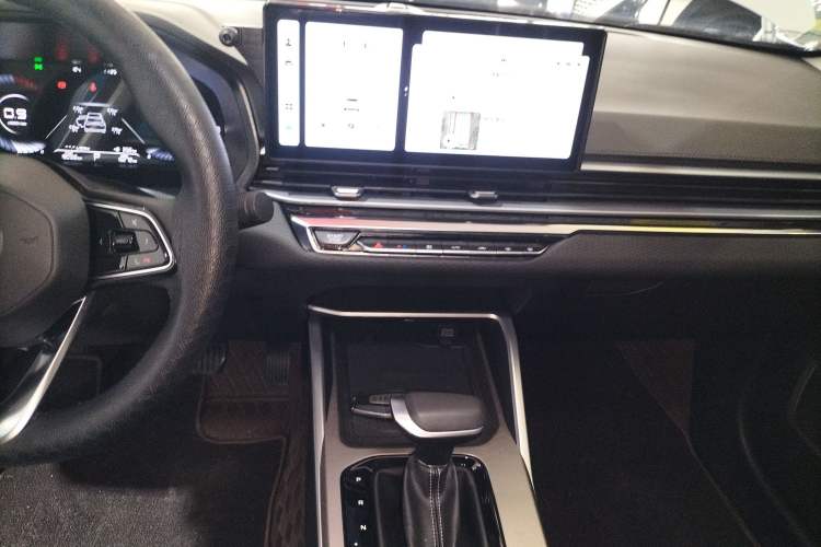 Used Geely Auto Emgrand 2023 4th Generation Champion Edition 1.5L CVT Prestige Model Audio And AC Panel