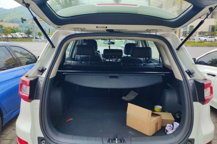 Used CHANGAN CS75 2014 2.0L Manual Luxury Version China IV Standard Trunk