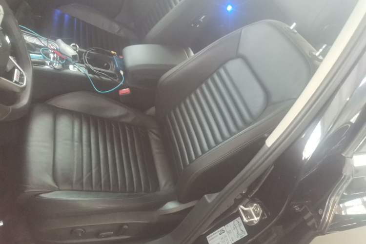 Used Volkswagen Magotan 2019 330TSI DSG Luxury Version China VI Standard Left Front Seat