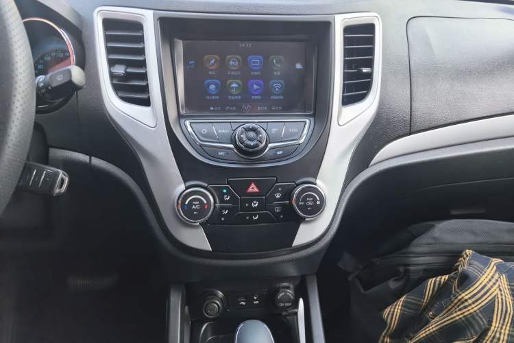 Used CHANGAN CS35 2015 1.6L Automatic Luxury Model China IV Standard