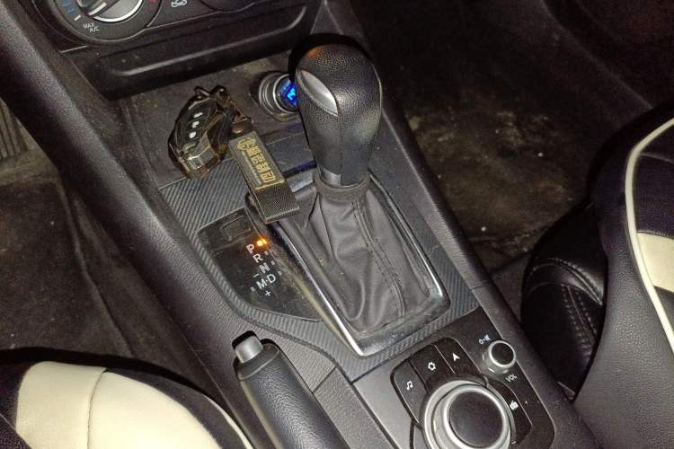 Used Mazda 3 Axela 2016 Sedan 1.5L Automatic Comfort Model
