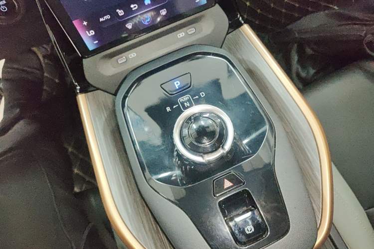 Used Toyota bZ3 2023 517 km Elite PRO Gear Lever