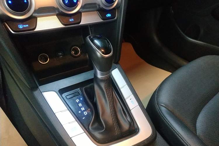 Used Hyundai Elantra (6th Generation / Lingdong) 2019 1.5L CVT ZhiXuan – Elite Version Gear Lever