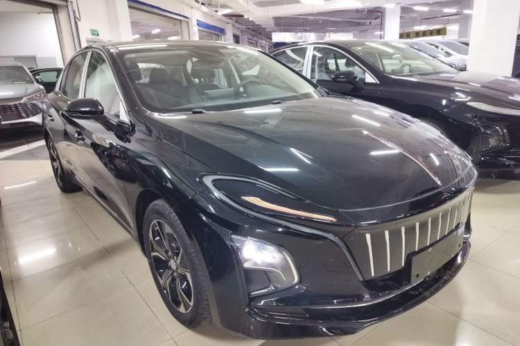 Used Hongqi E-QM5 2023 Revised Version Basic Travel Edition Front Right 45 Deg