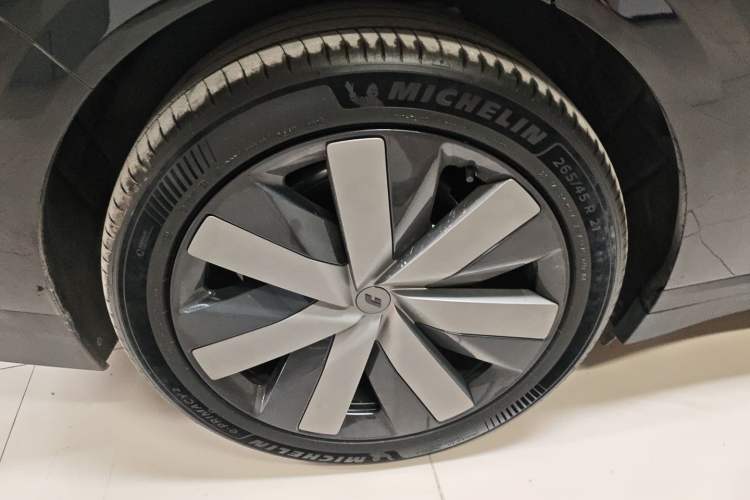 Used Li Auto i6 2025 Model Two-Wheel-Drive Standard Type Right Rear Wheel Hub