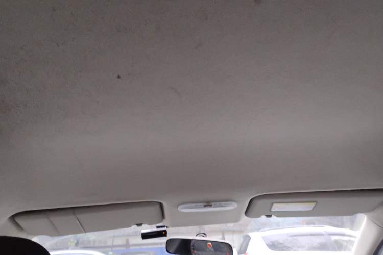 Used Venucia R50 2015 1.6L Automatic Fashion Edition Headliner