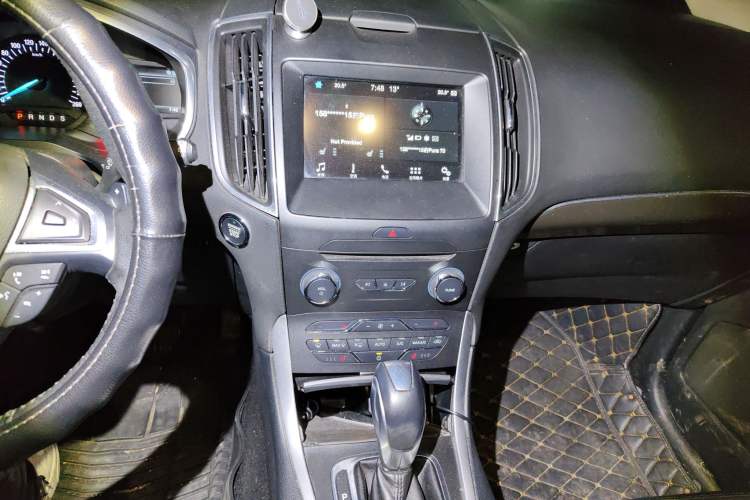 Used Ford Edge 2016 EcoBoost 245 Two-Wheel-Drive Titanium 7-Seater
