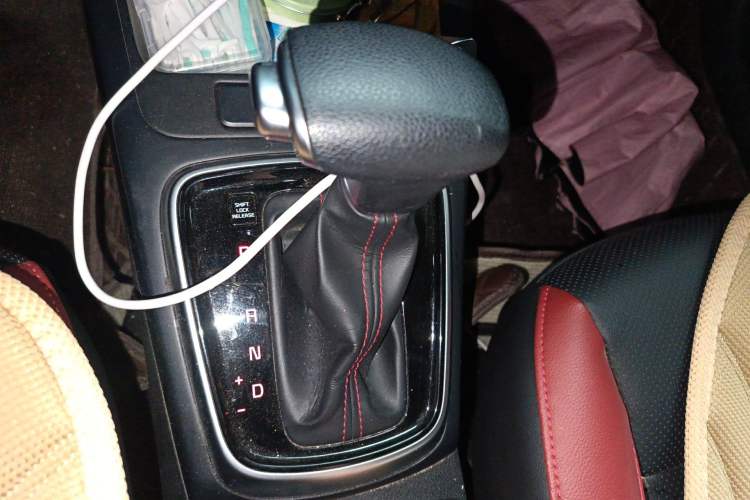 Used Kia KX Cross 2017 1.4L AT GLS Gear Lever