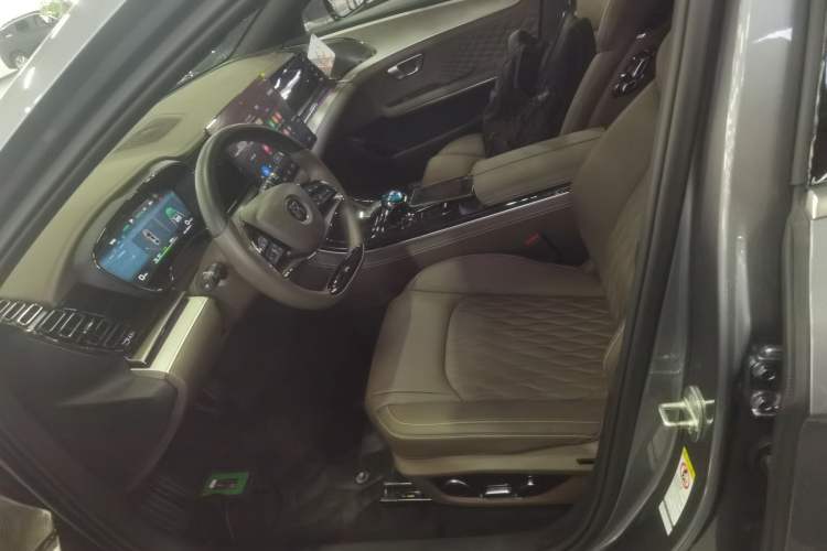 Used BYD Han 2023 EV Champion Edition 715KM Front-Drive Prestige Model
