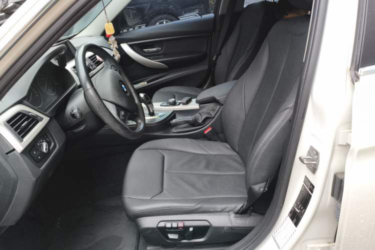 Used BMW 3 Series 2014 320Li Fashion Model
