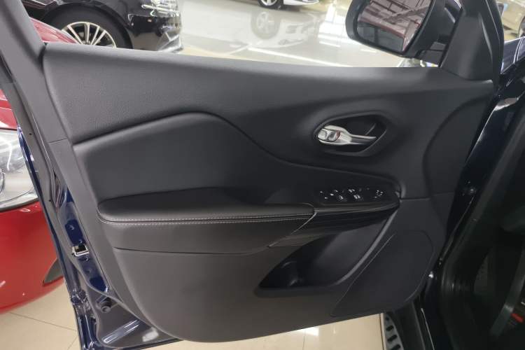 Used Jeep Cherokee 2016 2.0L Superior Edition