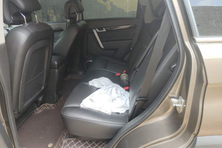 Used Chevrolet Captiva 2015 2.4L 4x4 Flagship Edition 7-Seater
