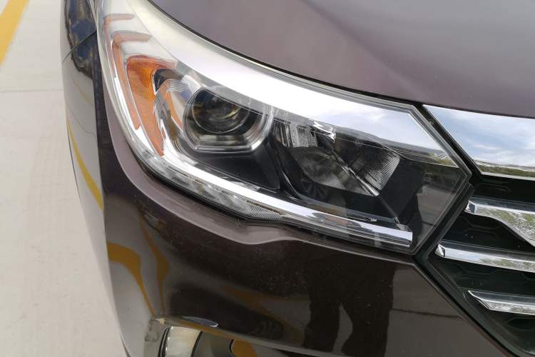 Used GAC Trumpchi GS4 2017 235T Automatic Two-Wheel Drive Elite Edition Right Front Headlight