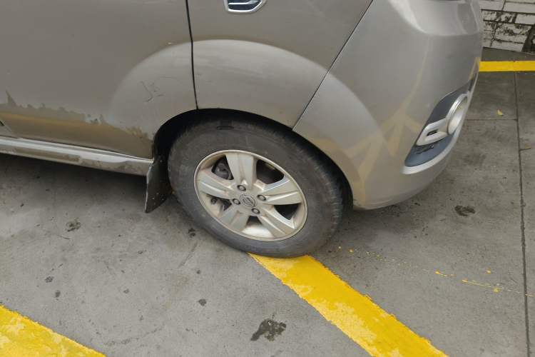 Used Jinbei New Hiace X30L 2018 1.5L Box Truck Business Edition DLCG14 Right Front Wheel Hub