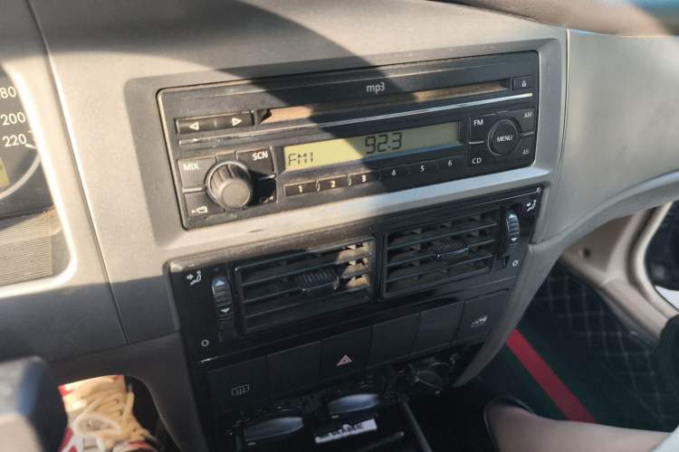 Used Volkswagen Santana Vista 2008 1.8L Manual Sishang Model Audio And AC Panel