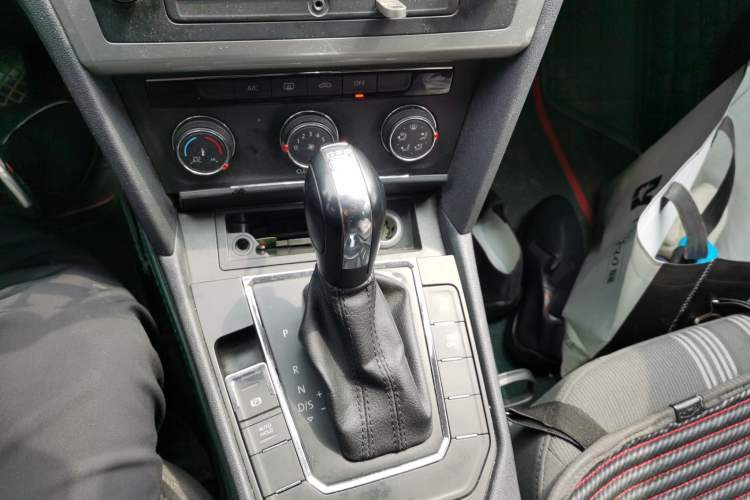 Used Volkswagen Lamando 2017 230TSI DSG Fashion Edition Gear Lever