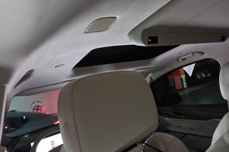 Used Wey Gaoshan 2025 Four-Wheel Drive Alpine 8 Headliner