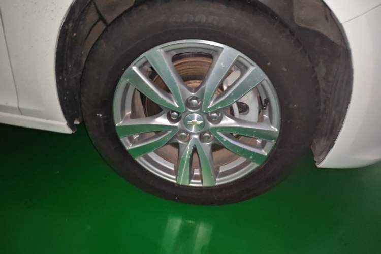 Used Chevrolet Malibu 2016 1.6T Automatic Luxury Edition Right Front Wheel Hub