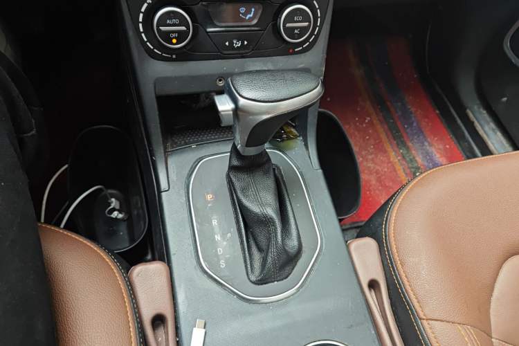 Used FAW Senya R7 2017 Smart Connected Version 1.6L Automatic Enjoyment Model Gear Lever