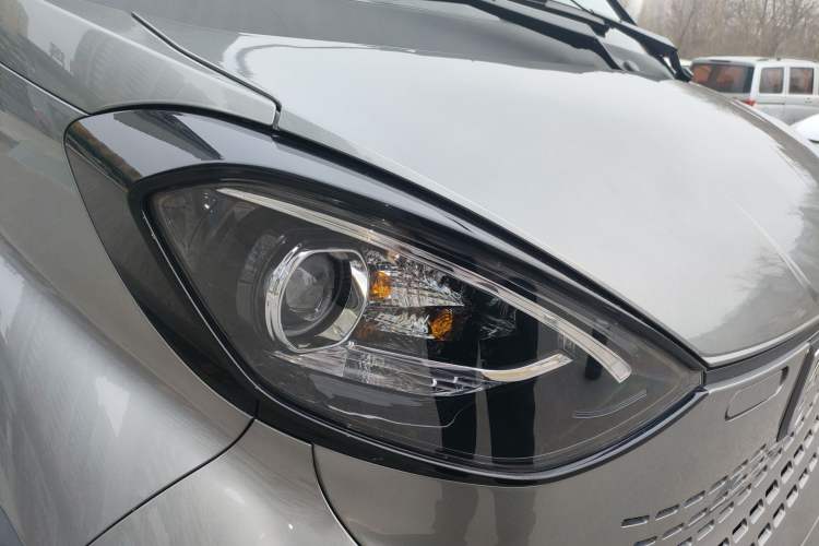 Used Baojun E100 2020 305KM Smart Drive Version Right Front Headlight