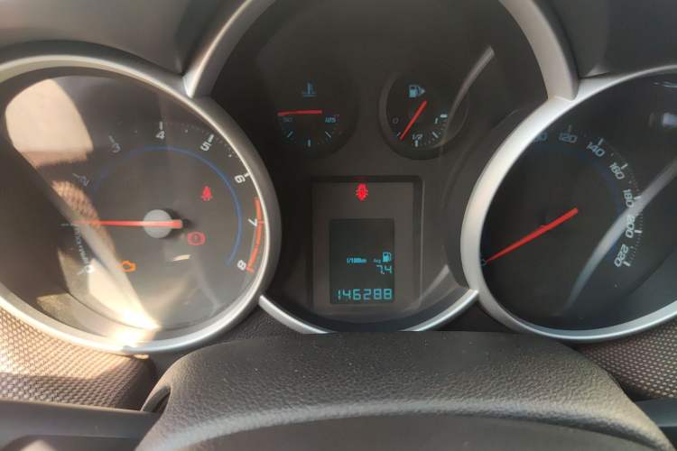 Used Chevrolet Cruze 2013 Hatchback 1.6L Manual Luxury Model Instrument Cluster