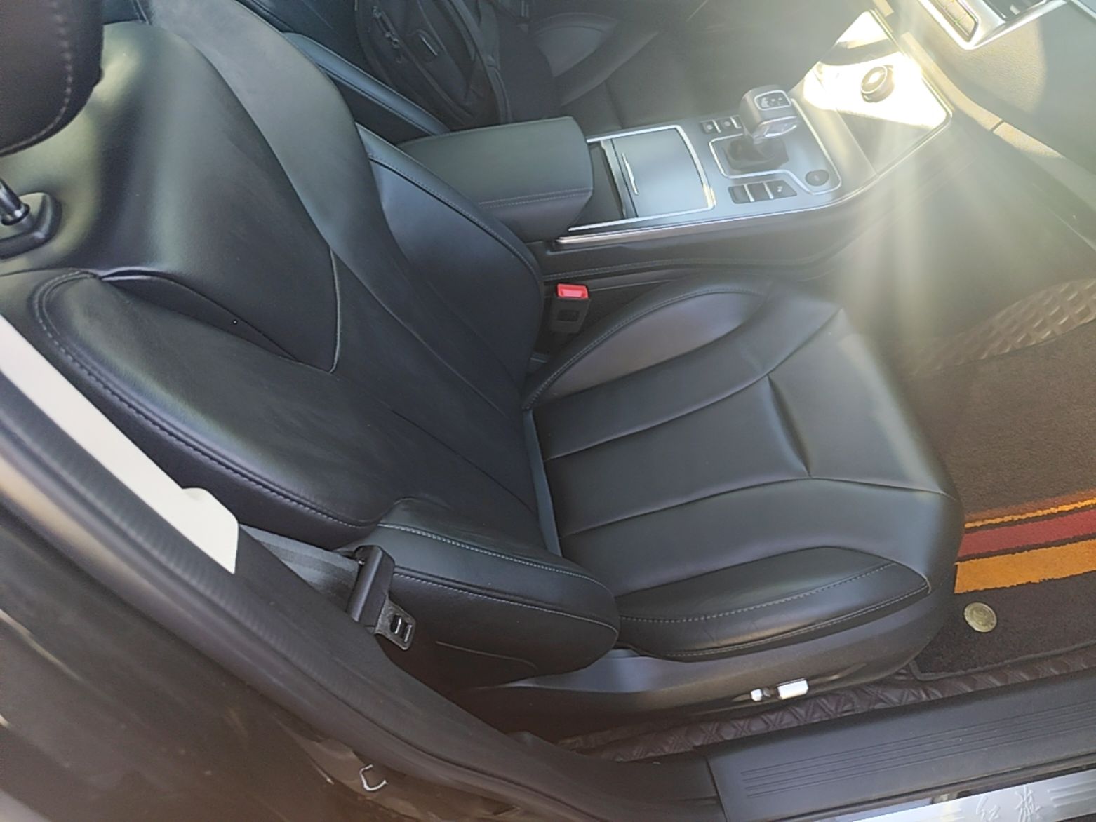 Hongqi H5 2022 Classic Model Facelift 1.8T Automatic Smart Connect Flagship Edition - Chinese Trim Xiang — снимка 19